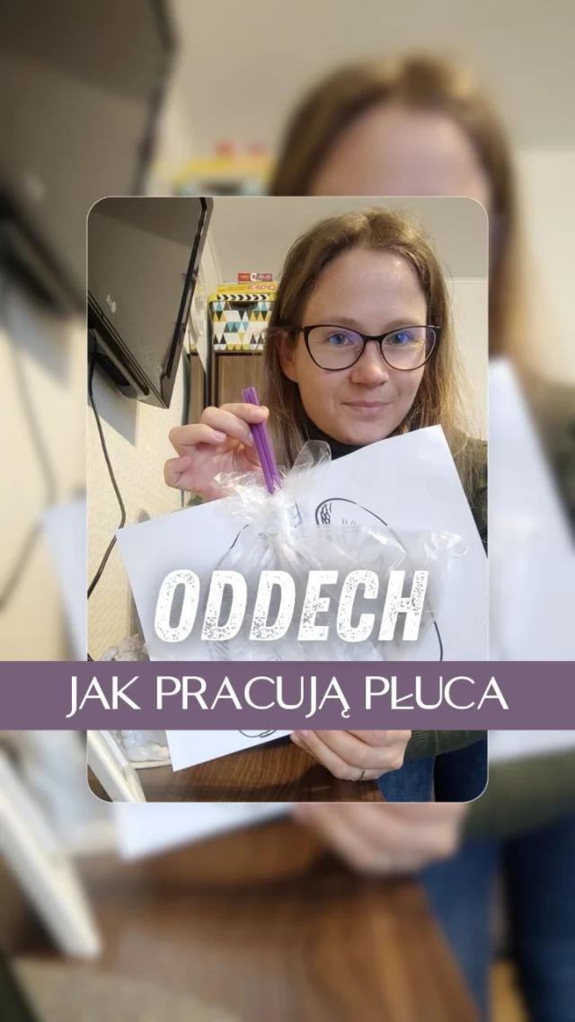 Oddech, najcenniejsze co mamy 🫁

Oddech towarzyszy nam całe życie. Każdego dnia. W każdej minucie. Warunkuje nasze funkcjonowanie.

W rolce pokazuję prostą zabawę oddechową: zobacz czego potrzebujesz i jak wykonać takie mini płuca 🫁🫁

Dziecku trudno wytłumaczyć jak działają płuca, zobrazować proces oddechowy i pokazać jak trudności z oddechem wpływają na nasz organizm.

Warto jednak próbować, a w taki dzień jak dziś - dzień oddechu - jestem szczególnie wdzięczna za to, że ten oddech mam.

#loogomowa #logopedia #oddech #zabawa #terapia #mukowiscydoza #cysticfibrosis