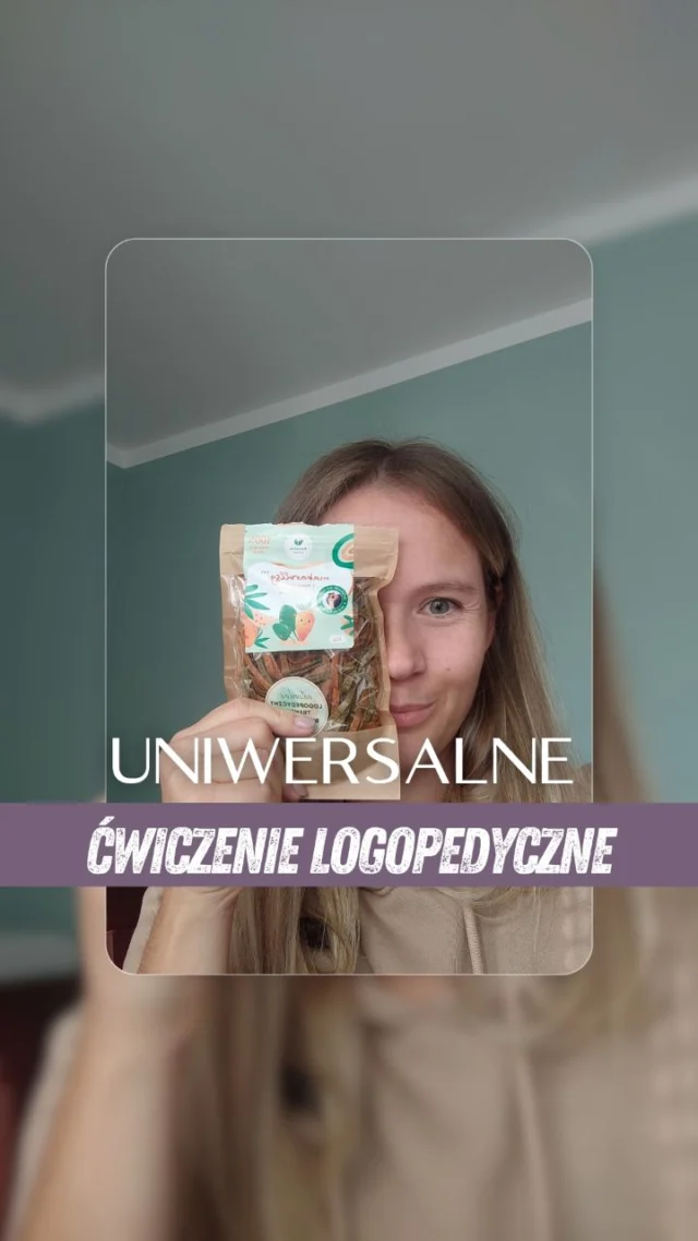 Uniwersalne ćwiczenie logopedyczne ISTNIEJE! 💣

Jest dostępne dla każdego. Nie wymaga specjalnego przygotowania. Możesz je robić na każdym etapie terapii. Nie ma ograniczeń wiekowych. Działa profilaktycznie i zapobiegawczo. Wiesz o czym mówię?

___
My, jako rodzice, mamy ogromną tendencje do upraszczania dzieciom "życia" 😔 nie tylko w codziennych czynnościach, ale także w jedzeniu.

Kroimy kotleciki, obrywamy skórki od chleba, obieramy warzywa i owoce, wrzucamy mus w tubce do plecaka, gotujemy wymyślne dania i super placuszki, zamieniamy kubek na słomkę, a butelkę na bidon, żeby dziecku było wygodniej, łatwiej, lepiej.

Wiem, że robimy to w dobrej wierze (też jestem mamą) i zwyczajnie zapominamy, że lepsze bywa wrogiem dobrego.

A dobre jedzenie to proste jedzenie. Wartościowe, nieprzetworzone, podane w prostej formie, w różnej postaci, w różnych sytuacjach. Proste jedzenie, jakim żywili się nasi dziadkowie, to najlepsza droga do prawidłowego rozwoju zgryzu, prawidłowej budowy twarzoczaszki, prawidłowego rozwoju funkcji gryzienia i żucia, aż wreszcie prawidłowego rozwoju mowy.

Prostota jest siłą, którą warto wykorzystać, zamiast się przed nią bronić. Podejmij więc wyzwanie 👇

Zwróć uwagę na talerze swojej rodziny. Od jutra, codziennie przez 5 dni, dorzucając do nich JEDEN prosty produkt np.
1️⃣ coś do odgryzania
2️⃣ coś twardego
3️⃣ coś ze skórką
4️⃣ coś chrupkiego
5️⃣ coś do żucia

Szukaj u mnie inspiracji na konkretne produkty. Ty wrzucaj swoje i oznacz mój profil @loogomowa 💜 żebyśmy mogli wzajemnie się zainspirować!

Podejmiesz wyzwanie?

____
A niteczka, którą zjadam na filmie to oczywiście makaronowe rollsy od @naturalniezdrowi_

#loogomowa #logopedia #jedzenie #superfood #wyzwanie #gryzienie #terapia @witam_rollsy