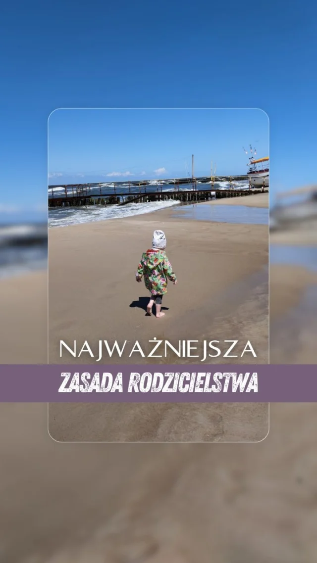Wiem, że to trudne. Najtrudniejsze, ale powiem to głośno.

Jako rodzic możesz robić wiele. Możesz dać wiele, wiele pokazać, wiele wymagać i wiele oczekiwać. Widzę to, jak bardzo się starasz. Widzisz w dziecku swój najcenniejszy, najpiękniejszy i największy skarb, ten idealny.

Widzę też jak czasem patrzą na ciebie na placu zabaw. Jak delikatnie zwracają ci uwagę w przedszkolu. Jak rodzina niewinnie coś sugeruje. Jak sama dostrzegasz te niuanse, drobnostki, różnice. Widzę to i widzę też jak równie mocno odganiasz tę myśl.

Tak, tę myśl, że moje dziecko jest inne. Inaczej patrzy na świat. Inaczej odbiera bodźce. Inaczej szuka doznań. Inaczej rozumie polecenia, prośby i zakazy. Inaczej mówi. Inaczej się bawi. Inaczej się zachowuje. Inaczej myśli. Inaczej.. po prostu inaczej.

_____
Akceptacja jest trudna. Najtrudniejsza! Akceptacja dziecka takim jakie jest, bez oceniania i podziału na lepsze czy gorsze. Akceptacja jest cholernie trudna, bo musisz zaakceptować nie tylko dziecko z trudnościami (jakiekolwiek, by one nie były), ale też siebie jako matkę.

Akceptacja jest ci jednak potrzebna, bo tuż za nią stoi działanie. Działanie, którego twoje dziecko potrzebuje dużo bardziej niż wstydu, wyparcia i ucieczki z nadzieją, że jakoś będzie i kiedyś minie.

Mamo, może dziś jest ten dzień, by to zaakceptować.

#mama #rodzina #terapia #loogomowa #akceptacja #dziecko